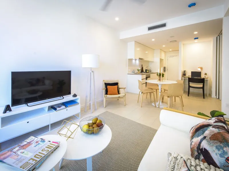 ST TROPEZ LEVEL 9 - 2 BEDROOM 2 BATHROOM APARTMENT