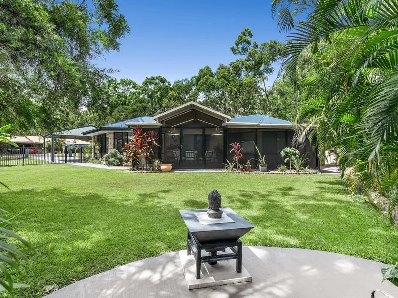 Secluded & Leafy Home in a Quiet Laneway