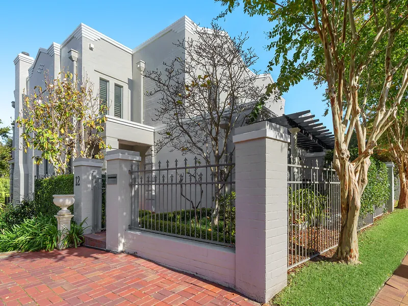 Exclusive townhouse situated in prestigious enclave