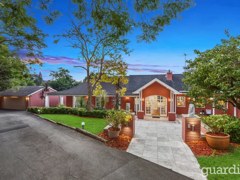 Lifestyle acreage in prime central location