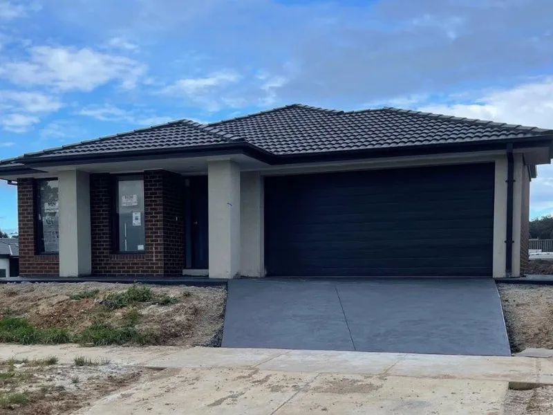 Brand new, 4 bedroom, 2 bathroom home, in quiet Canadian