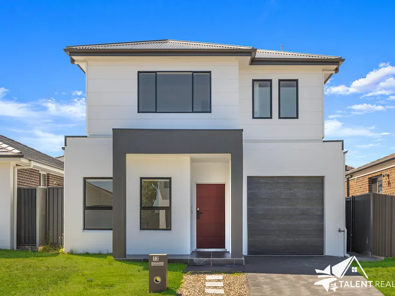 Stylish Family Living with Contemporary Design in Premier Location!
