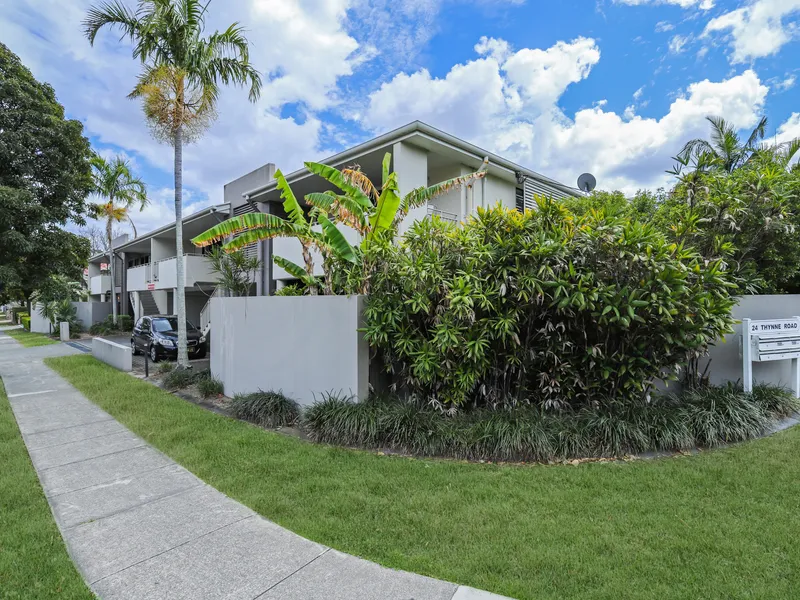 UNBEATABLE LOCATION & LIFESTYLE !!