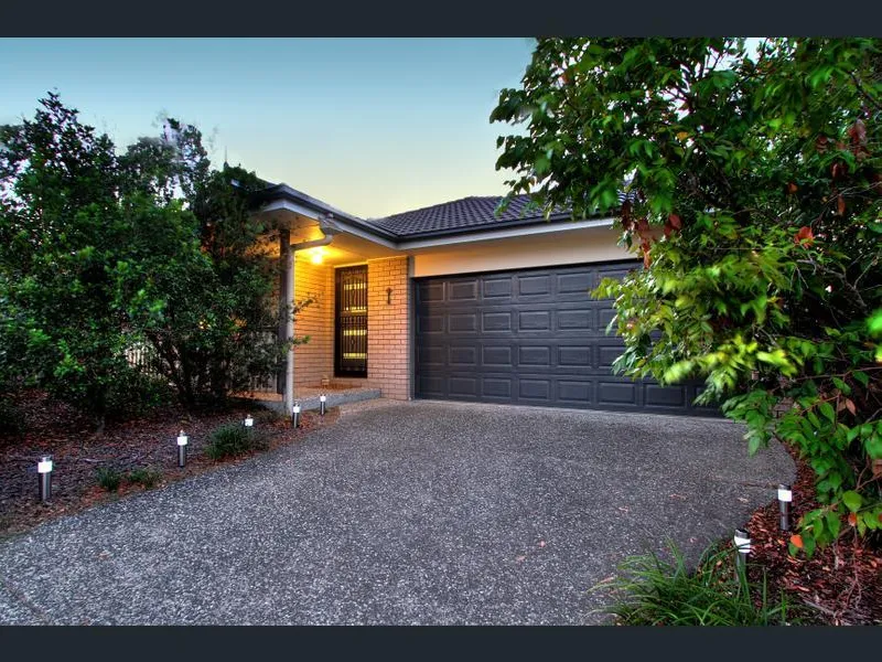 Beautiful Contemporary 4 Bed Family Home in Woodlands Estate