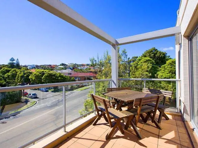 Stunning Two Bedroom Seconds To Beach!