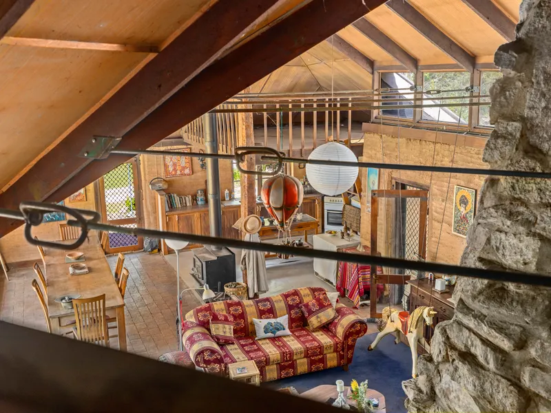 Unicorn House / Artist Retreat