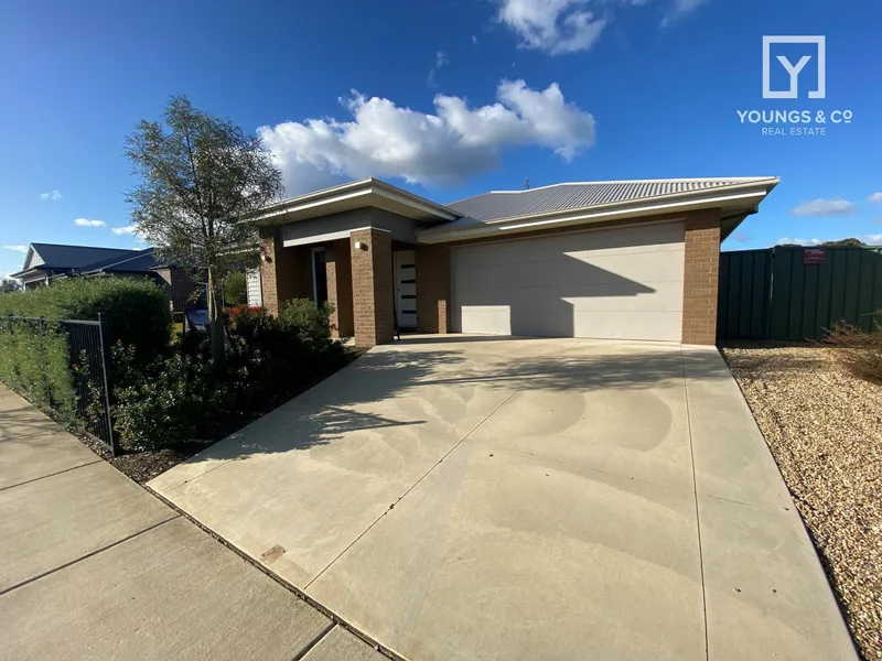EX DISPLAY HOME- IMMACULATE CONDITION