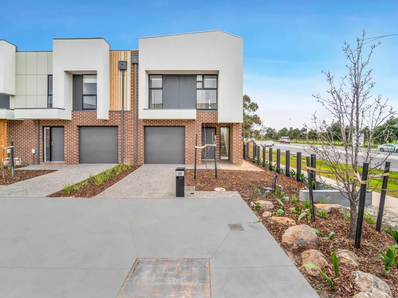Alamanda College Zoned Brand New 3 Bedroom Townhouse Life Estate