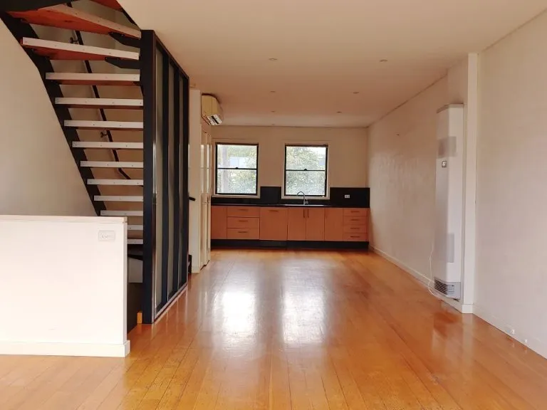 STYLISH AND SPACIOUS 3 BEDROOM TOWNHOUSE WITH CITY VIEWS!