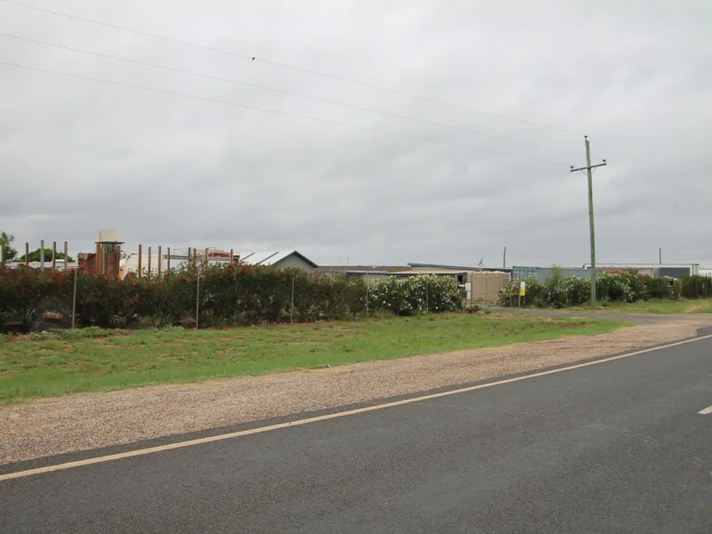 LIGHT INDUSTRY BLOCK CARNARVON HWY FRONTAGE