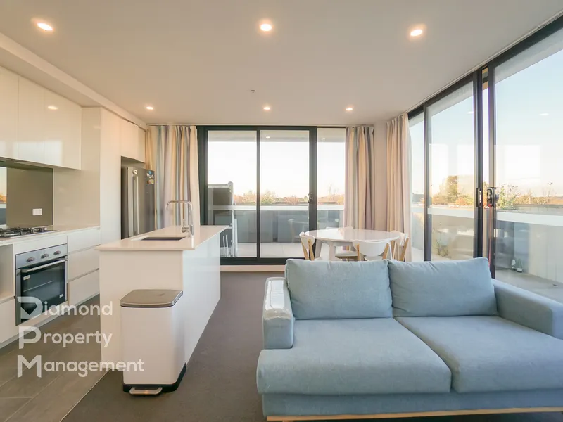 Modern Two Bedroom Apartment With Large Balcony At Carnegie's Top Location