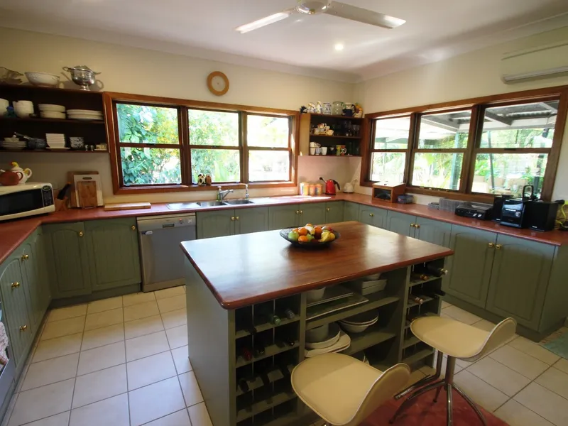 RURAL PARADISE - JUST MINUTES TO TOWN - Private Tropical Lifestyle