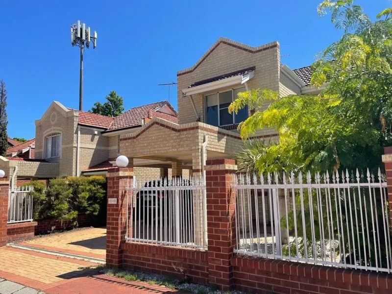 House in Victoria Park ( elegant and newly renovated )