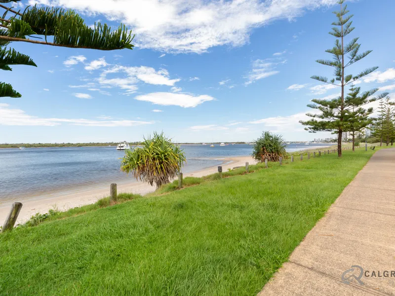 WATERFRONT LIVING AT ITS BEST WITH THE QUIET AND PRIVACY OF STUNNING HINTERLAND VIEWS. 1 + 1 Bedroom, 5th floor location, 85sqm of luxury living