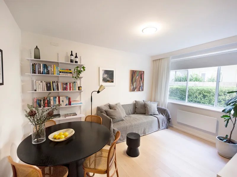 Courtyard Gem in Leafy Location - includes water