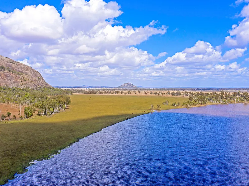 COASTAL GRAZING 'LAKE MARY' PARADISE