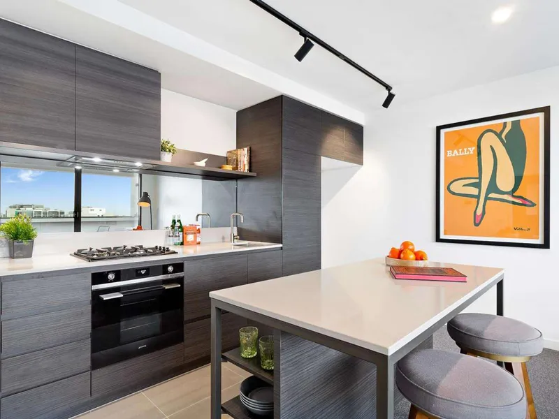 Amazing Top Floor Views!