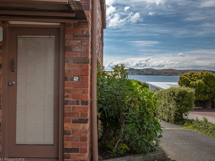 RENOVATED TOWN HOUSE WITH FULLY FENCED COURT YARD