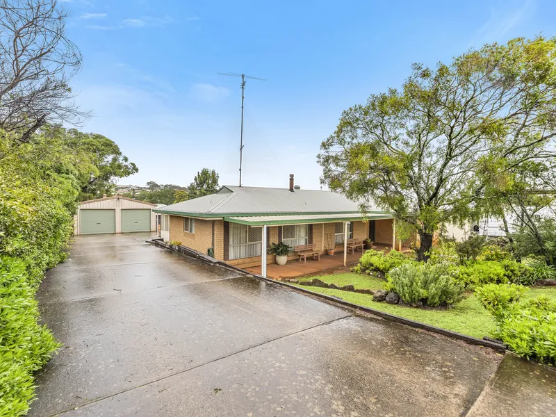 Massive 1300+ block with large shed!!