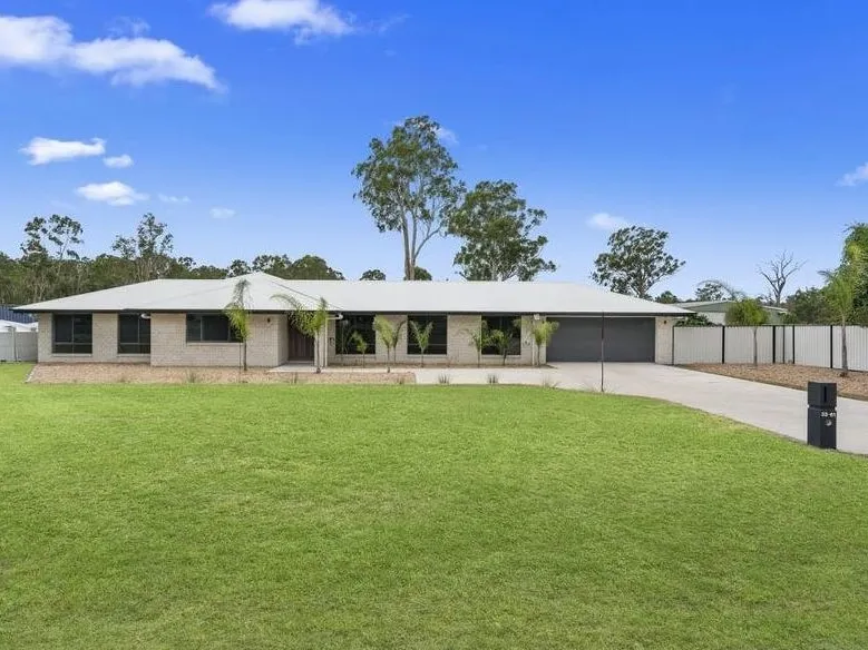 Spacious 4 Bedroom Family Home on 20 Acres!