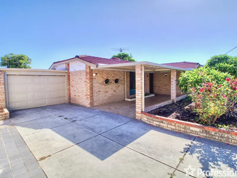 FANTASTIC FAMILY HOME WITH DRIVE THROUGH ACCESS!