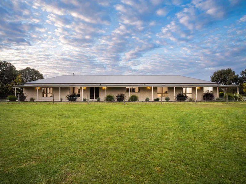 The full country Experience, loaded with style & convenience