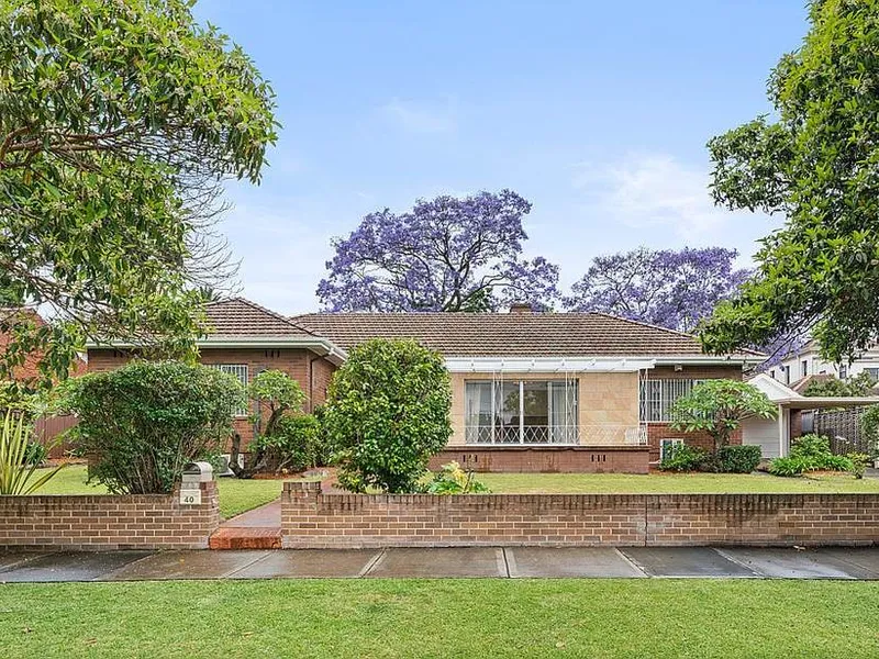 MASSIVE FAMILY HOME IN CONVENIENT LOCATION