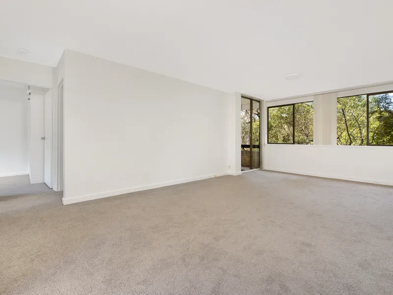 BRAND NEW CARPETS AND FRESHLY PAINTED!