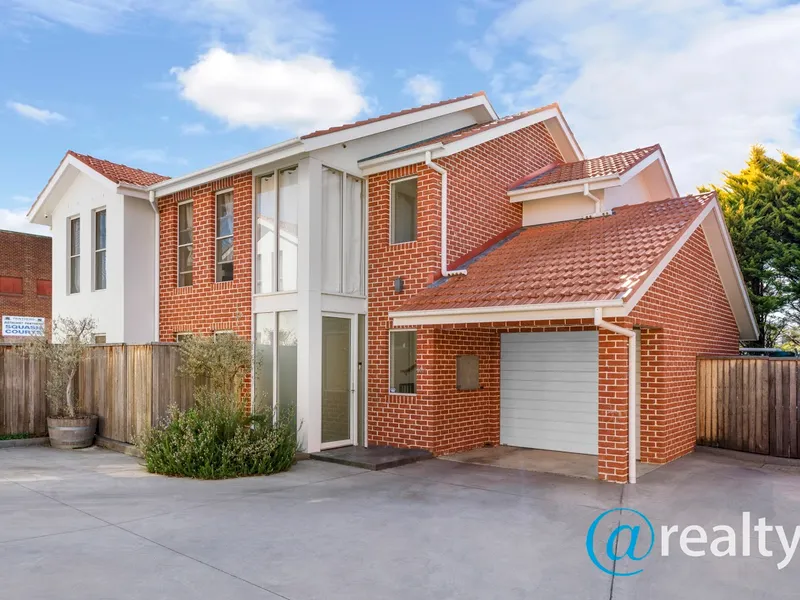 BATHURST CBD TOWNHOUSE