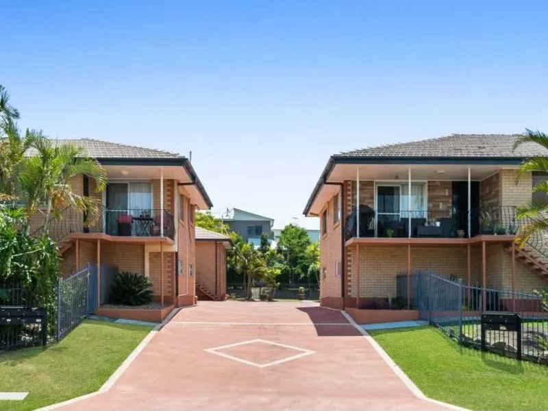 LOCATION - CLOSE TO EVERYTHING AND NEAT AS A PIN