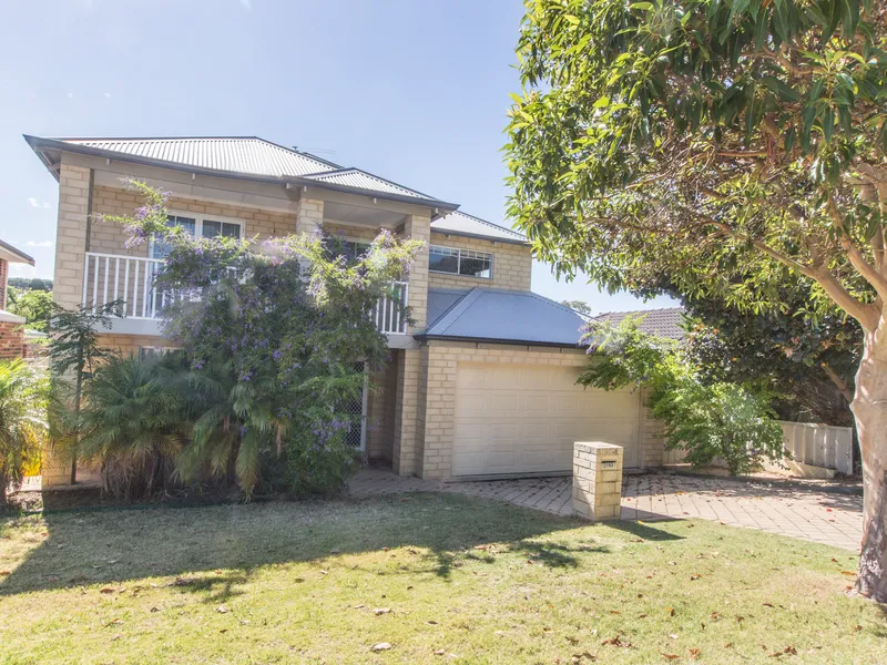 Large Family Home in Sought After Location! 
