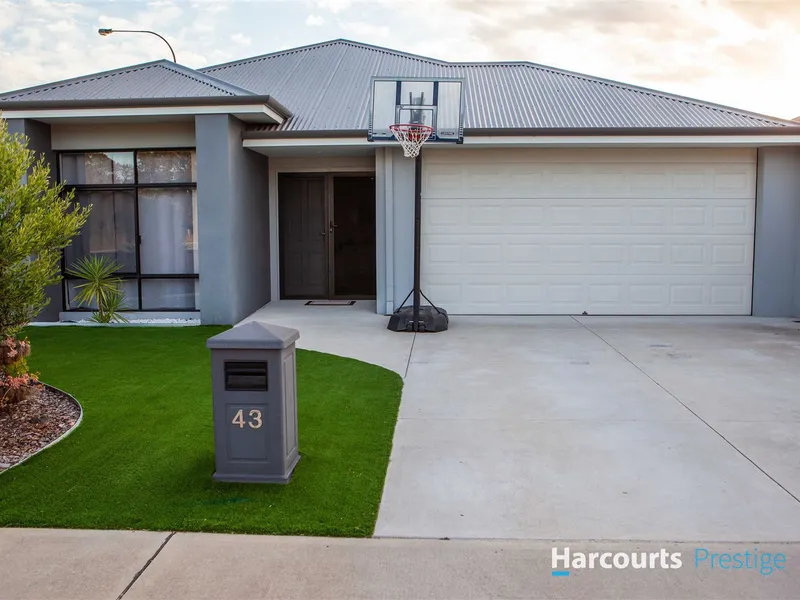 High Specifications, Modern 4x2x2 In Booming Suburb!