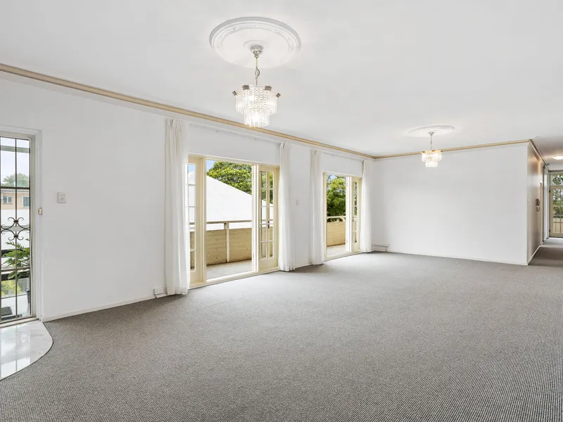 Spacious Character Apartment in Prime Location