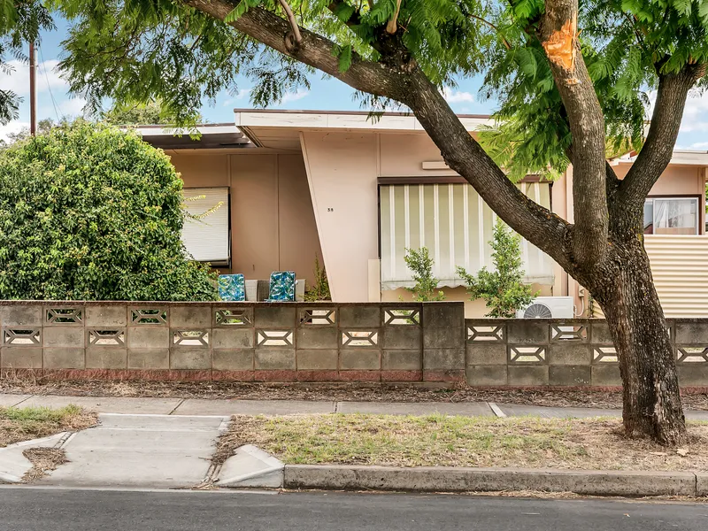 Great Opportunity to Renovate or Rebuild On This Cosy Corner Block