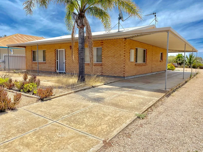 PERFECT LOW MAINTENANCE INVESTMENT/RETIREMENT PROPERTY OR FIRST HOME 2 BEDROOM BRICK HOUSE WITH LARGE SHED AND PLENTY OF PARKING SPACE