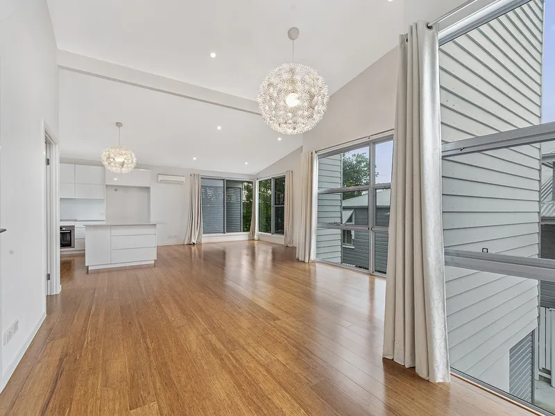 Quiet as a mouse - Gorgeous modern home in convenient location