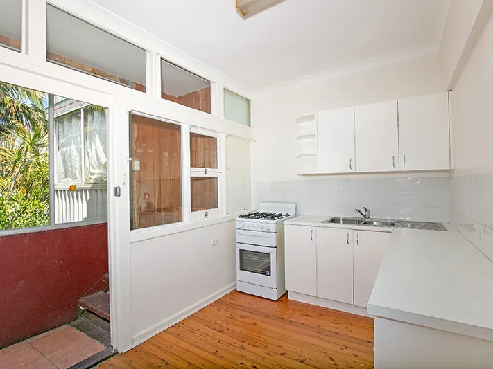 Lovely Half House Just A Short Stroll To Freshwater Beach!