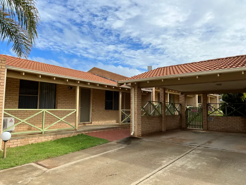 BEAUTY IN BLUFF POINT