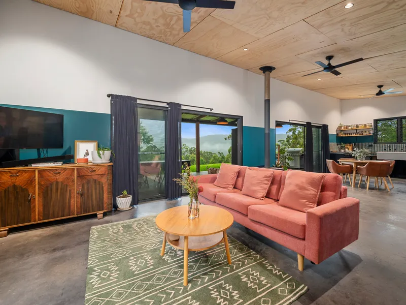 Elevated Home with Magical Mountain Vista on 7,227m2 (approx)