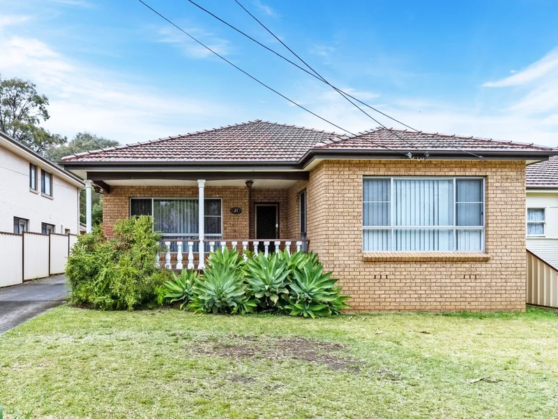 4 BEDROOM HOME, SOUGHT-AFTER LOCATION