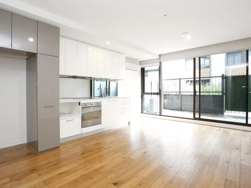 Ground floor apartment with generous courtyard