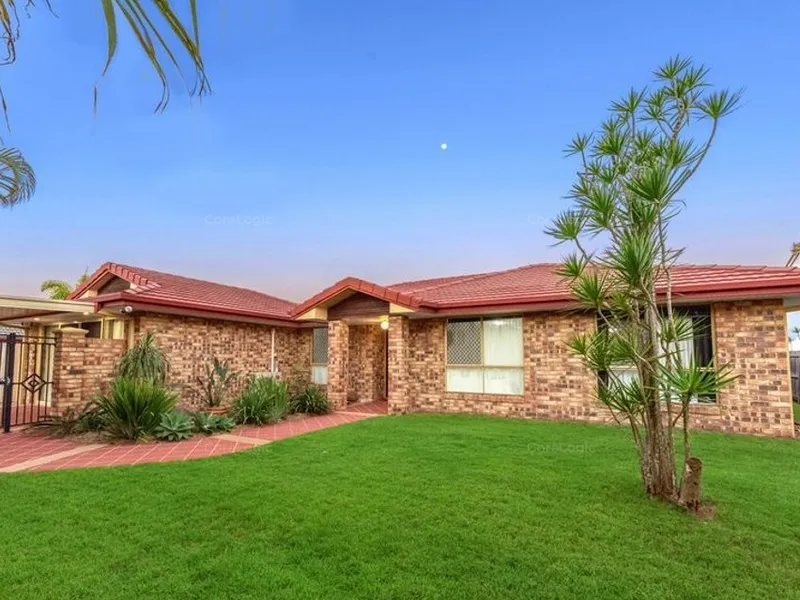 A TRANQUIL PARADISE IN PARKINSON WITH SPARKLING POOL AND STRETTON STATE COLLEGE CATCHMENT