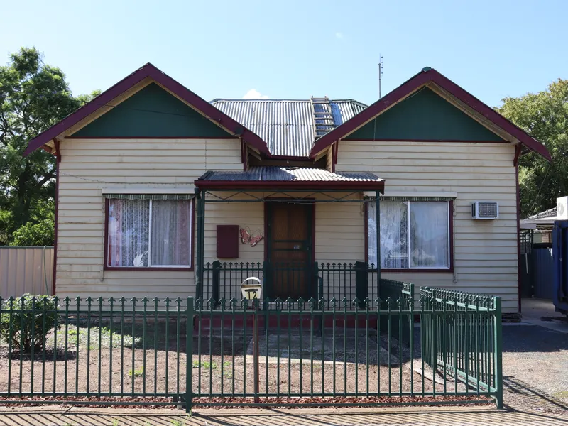 Older Style 3 Bedroom Weatherboard Home