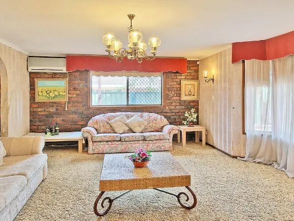 SINGLE LIVING ACCOMMODATION CLOSE TO SHOPS AND TRANSPORT