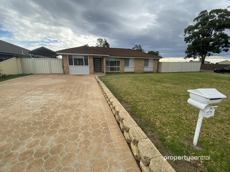 ULTRA MODERN FAMILY HOME WITH SO MUCH SPACE!