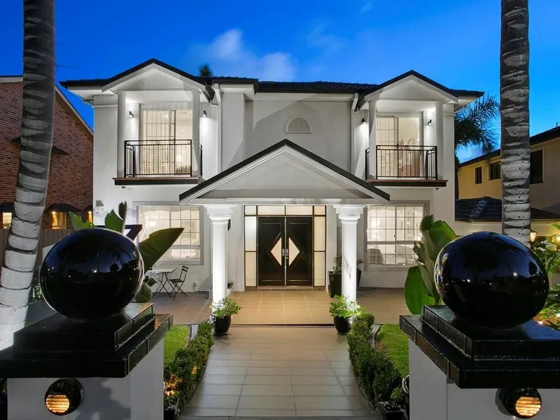 Substantial house on 720sqm with over 15 metre frontage