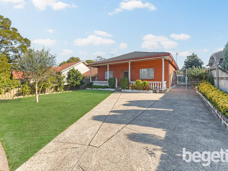 IMMACULATE FULL BRICK RESIDENCE ON HUGE 758.8m2 APPROX - FURTHER RENOVATE OR IDEAL DUPLEX/NEW HOME SITE (SUBJECT TO COUNCIL APPROVAL)