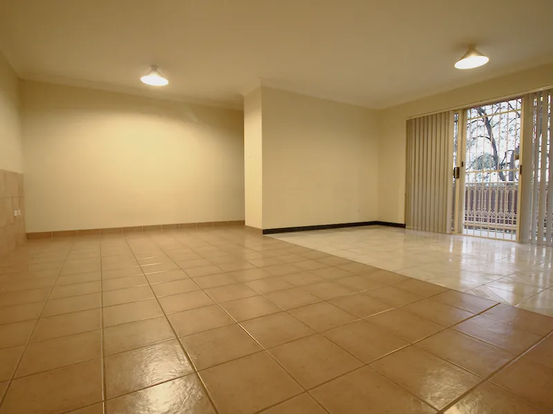 AVAILABLE NOW! MacArthur Square at you door step ! 2 bedroom unit now available