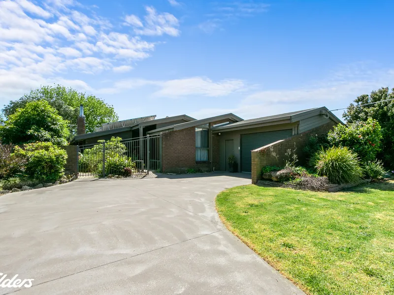 AESTHETICALLY PLEASING - LARGE FAMILY HOME