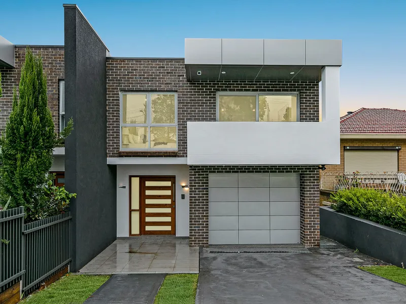 Near new full brick state of the art duplex centrally located close to everyday amenities